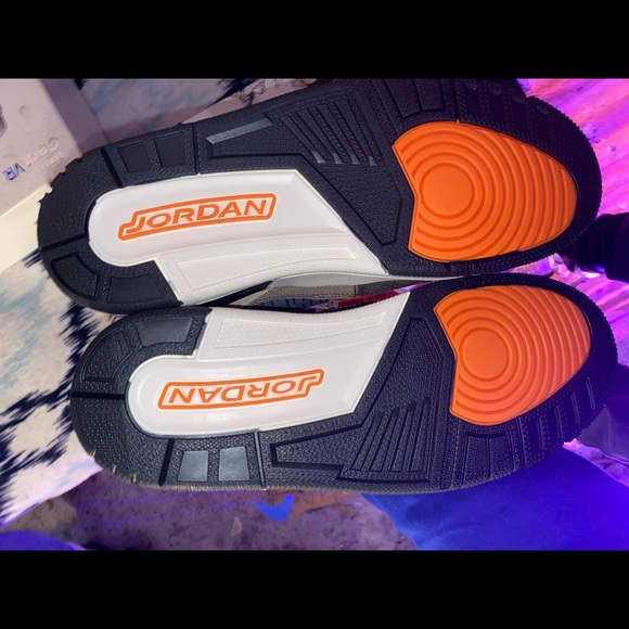 Air Jordan 3 - Picture 6 of 9